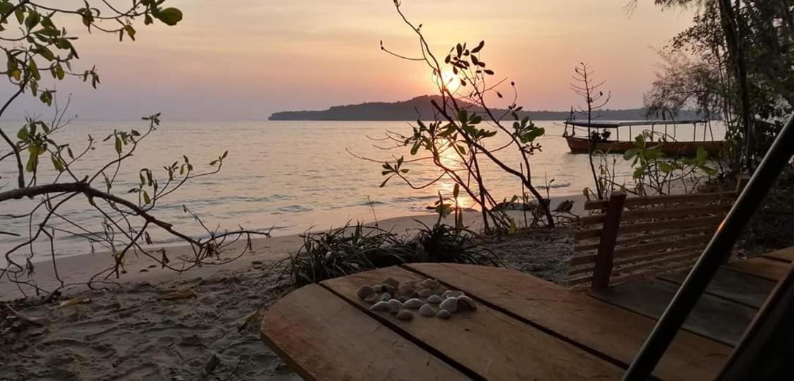 Hotel Crusoe Koh Takiev Island Koh Ta Kiev Esterno foto