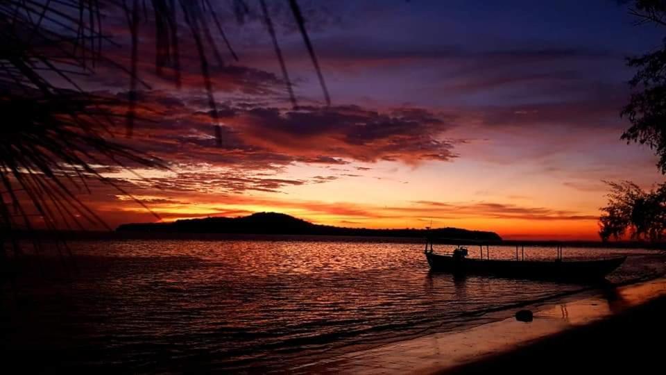 Hotel Crusoe Koh Takiev Island Koh Ta Kiev Esterno foto